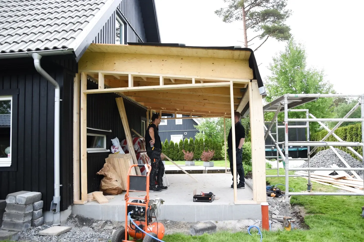 Vad betyder det att altanbyggaren har sin adress i Stenkullen?