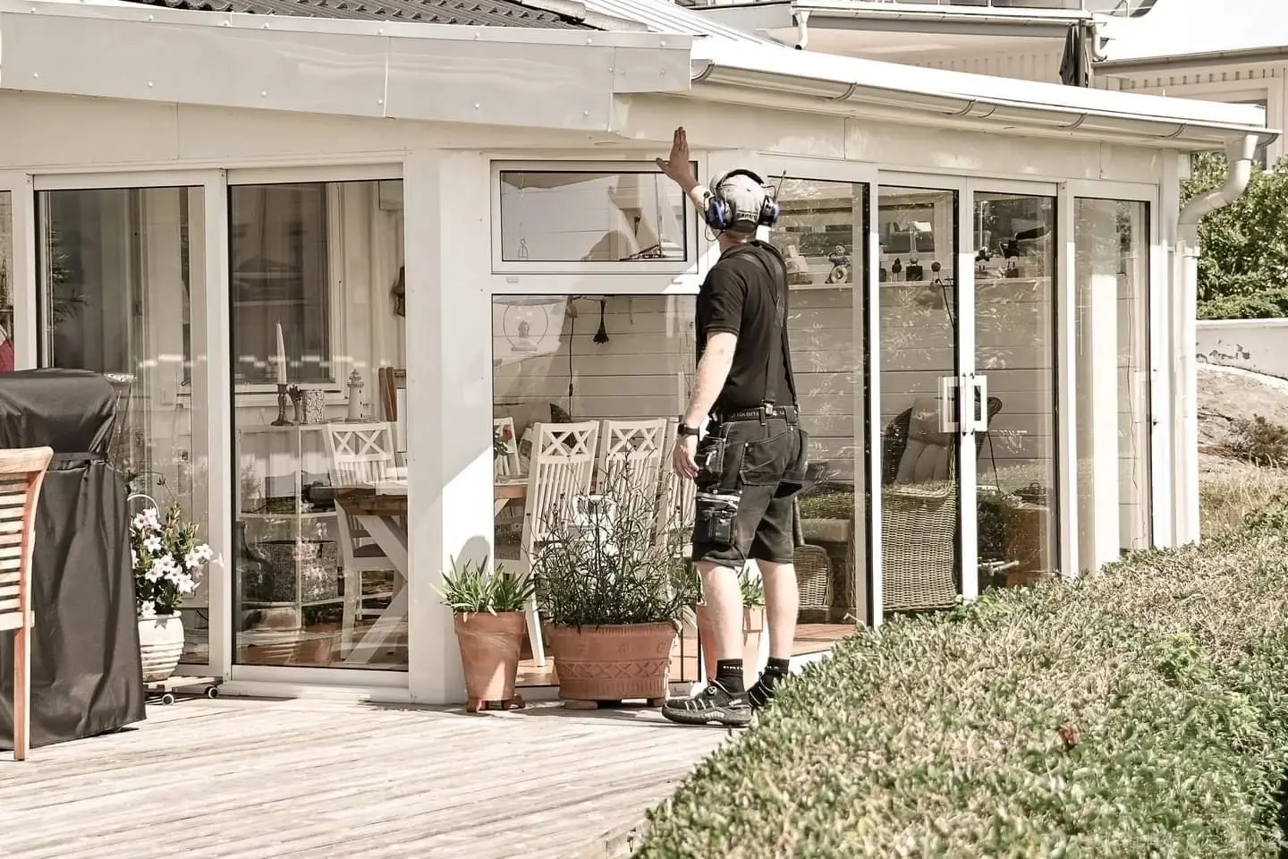 Altanbygget i Stenkullen, från plintfot i leran till tätt plank